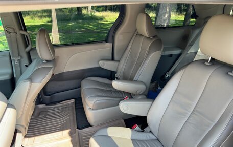 Toyota Sienna III, 2010 год, 1 915 000 рублей, 13 фотография