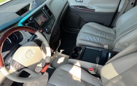 Toyota Sienna III, 2010 год, 1 915 000 рублей, 17 фотография