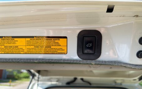 Toyota Sienna III, 2010 год, 1 915 000 рублей, 25 фотография
