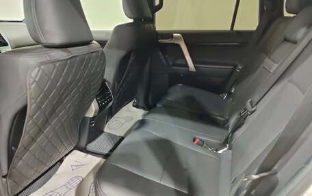 Toyota Land Cruiser Prado 150 рестайлинг 2, 2018 год, 6 400 000 рублей, 18 фотография