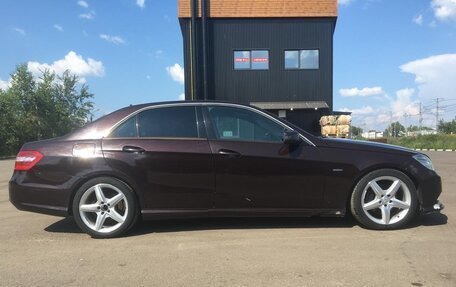 Mercedes-Benz E-Класс, 2011 год, 1 300 000 рублей, 3 фотография