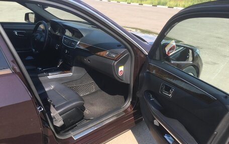 Mercedes-Benz E-Класс, 2011 год, 1 300 000 рублей, 6 фотография