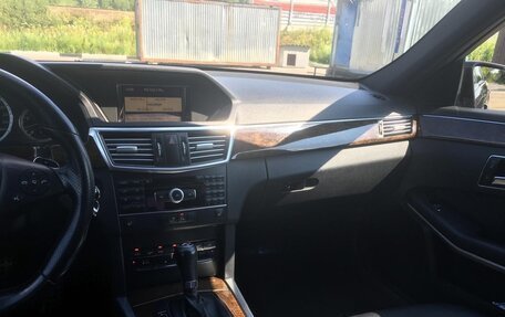 Mercedes-Benz E-Класс, 2011 год, 1 300 000 рублей, 9 фотография