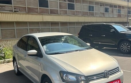 Volkswagen Polo VI (EU Market), 2013 год, 900 000 рублей, 2 фотография