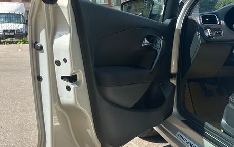 Volkswagen Polo VI (EU Market), 2013 год, 900 000 рублей, 16 фотография
