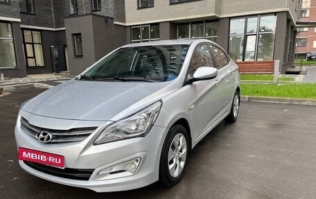 Hyundai Solaris II рестайлинг, 2016 год, 1 030 000 рублей, 1 фотография