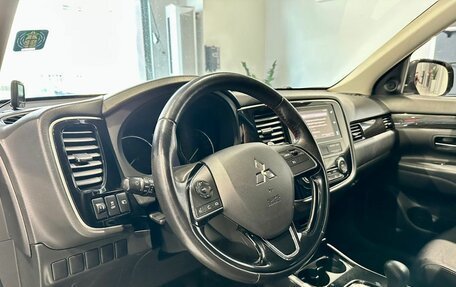 Mitsubishi Outlander III рестайлинг 3, 2018 год, 1 750 000 рублей, 9 фотография