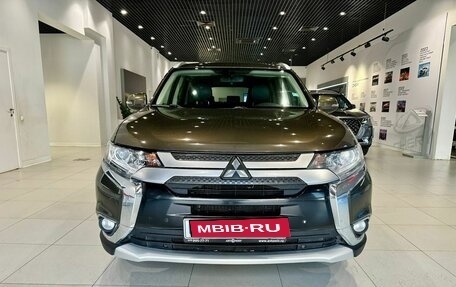 Mitsubishi Outlander III рестайлинг 3, 2018 год, 1 750 000 рублей, 2 фотография