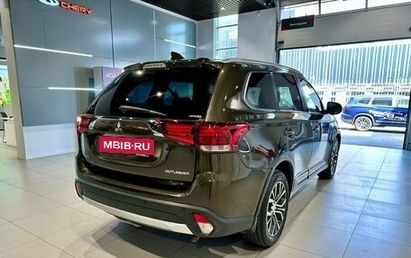 Mitsubishi Outlander III рестайлинг 3, 2018 год, 1 750 000 рублей, 4 фотография