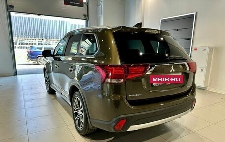 Mitsubishi Outlander III рестайлинг 3, 2018 год, 1 750 000 рублей, 7 фотография