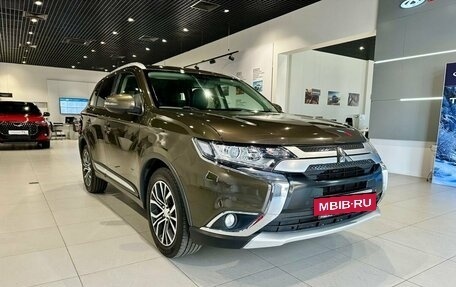 Mitsubishi Outlander III рестайлинг 3, 2018 год, 1 750 000 рублей, 3 фотография