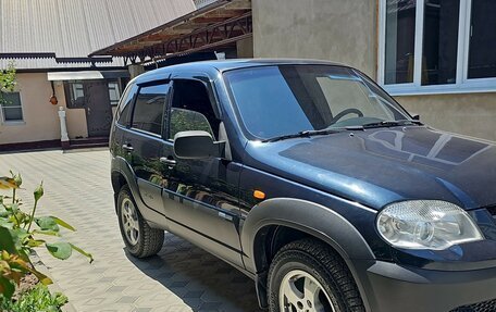 Chevrolet Niva I рестайлинг, 2010 год, 585 000 рублей, 2 фотография