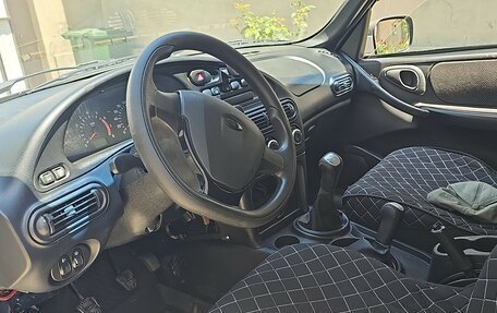 Chevrolet Niva I рестайлинг, 2010 год, 585 000 рублей, 4 фотография