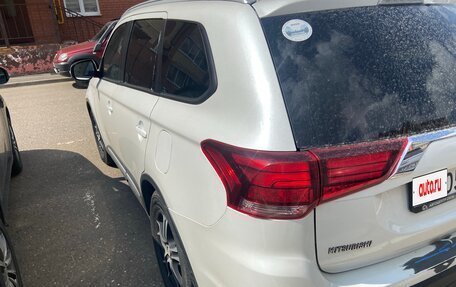 Mitsubishi Outlander III рестайлинг 3, 2015 год, 1 600 000 рублей, 4 фотография