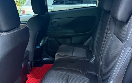 Mitsubishi Outlander III рестайлинг 3, 2020 год, 2 450 000 рублей, 7 фотография