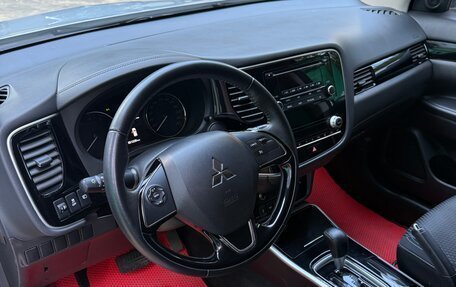 Mitsubishi Outlander III рестайлинг 3, 2020 год, 2 450 000 рублей, 5 фотография