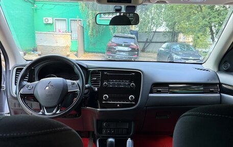 Mitsubishi Outlander III рестайлинг 3, 2020 год, 2 450 000 рублей, 6 фотография