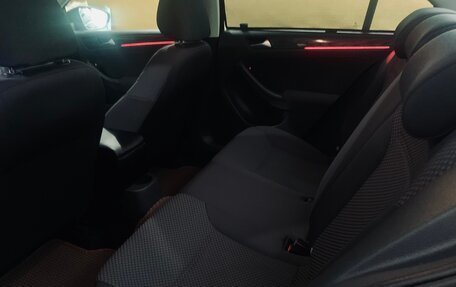 Volkswagen Jetta VI, 2011 год, 1 000 000 рублей, 15 фотография