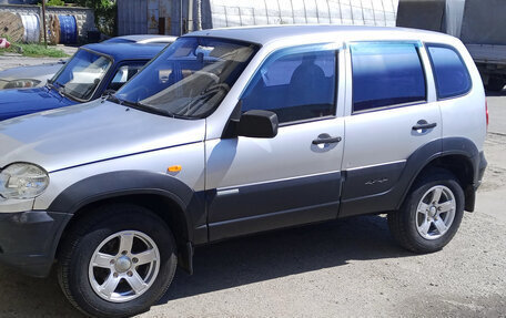 Chevrolet Niva I рестайлинг, 2010 год, 359 500 рублей, 2 фотография