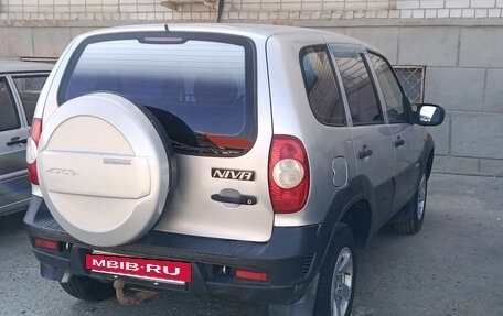 Chevrolet Niva I рестайлинг, 2010 год, 359 500 рублей, 3 фотография