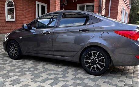 Hyundai Solaris II рестайлинг, 2013 год, 1 070 000 рублей, 10 фотография