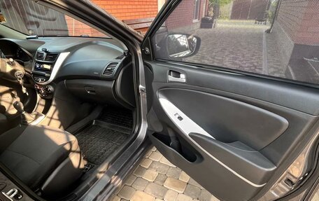 Hyundai Solaris II рестайлинг, 2013 год, 1 070 000 рублей, 31 фотография