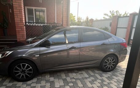 Hyundai Solaris II рестайлинг, 2013 год, 1 070 000 рублей, 30 фотография