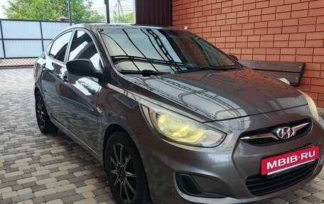 Hyundai Solaris II рестайлинг, 2013 год, 1 070 000 рублей, 33 фотография