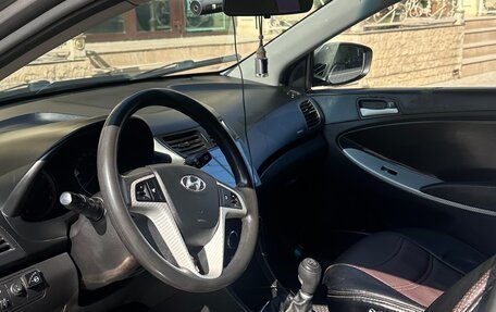 Hyundai Solaris II рестайлинг, 2011 год, 750 000 рублей, 7 фотография