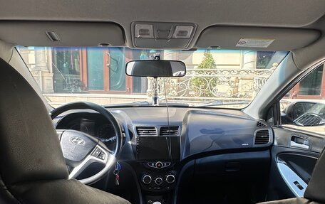 Hyundai Solaris II рестайлинг, 2011 год, 750 000 рублей, 5 фотография