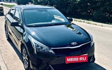 KIA Rio IV, 2021 год, 1 750 000 рублей, 2 фотография