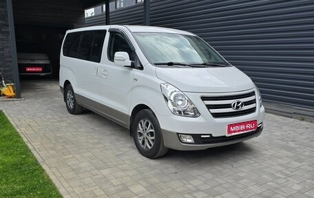 Hyundai Grand Starex Grand Starex I рестайлинг 2, 2016 год, 2 700 000 рублей, 1 фотография