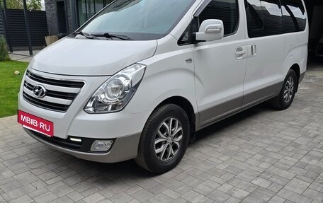 Hyundai Grand Starex Grand Starex I рестайлинг 2, 2016 год, 2 700 000 рублей, 2 фотография