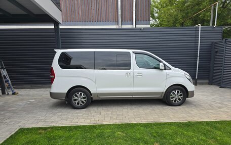 Hyundai Grand Starex Grand Starex I рестайлинг 2, 2016 год, 2 700 000 рублей, 4 фотография