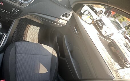 Hyundai Solaris II рестайлинг, 2019 год, 1 350 000 рублей, 7 фотография
