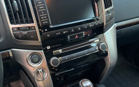Toyota Land Cruiser 200, 2012 год, 4 550 000 рублей, 7 фотография