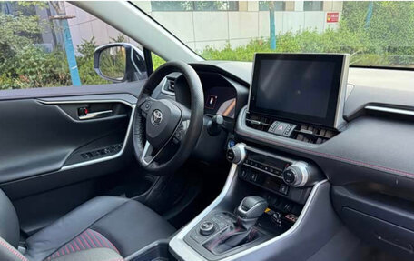 Toyota RAV4, 2022 год, 3 371 000 рублей, 10 фотография