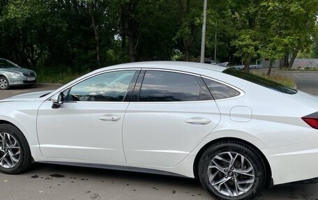 Hyundai Sonata VIII, 2021 год, 2 100 000 рублей, 3 фотография