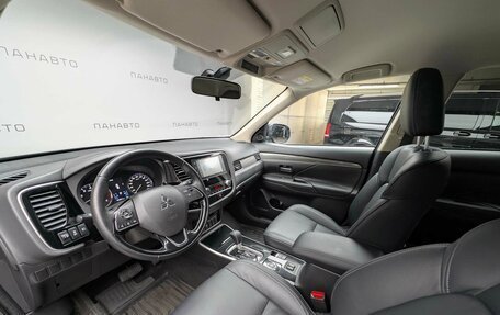 Mitsubishi Outlander III рестайлинг 3, 2013 год, 1 299 000 рублей, 12 фотография