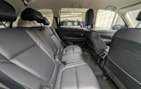 Mitsubishi Outlander III рестайлинг 3, 2013 год, 1 299 000 рублей, 15 фотография