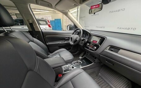 Mitsubishi Outlander III рестайлинг 3, 2013 год, 1 299 000 рублей, 14 фотография