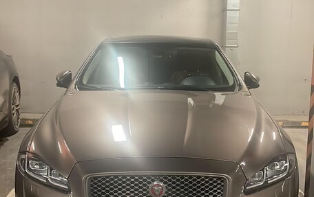 Jaguar XJ IV (X351), 2017 год, 2 790 000 рублей, 12 фотография