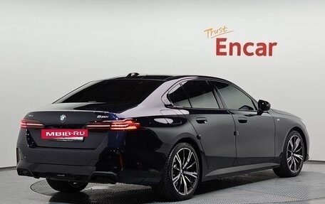 BMW 5 серия, 2024 год, 6 934 000 рублей, 3 фотография