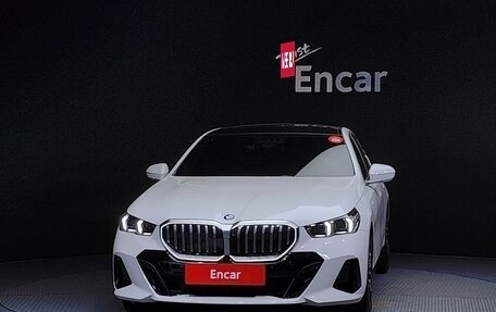 BMW 5 серия, 2024 год, 6 320 000 рублей, 2 фотография
