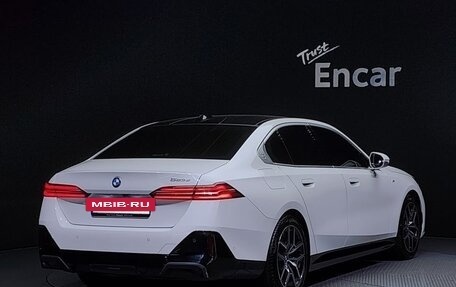 BMW 5 серия, 2024 год, 6 320 000 рублей, 3 фотография