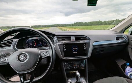Volkswagen Tiguan II, 2017 год, 2 250 000 рублей, 2 фотография