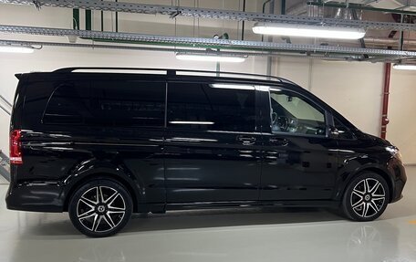 Mercedes-Benz V-Класс, 2022 год, 9 800 000 рублей, 2 фотография