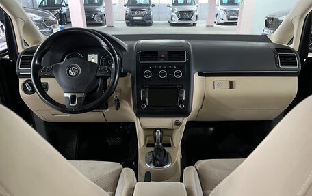 Volkswagen Touran III, 2012 год, 1 225 000 рублей, 18 фотография