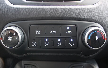 Hyundai ix35 I рестайлинг, 2012 год, 997 000 рублей, 23 фотография