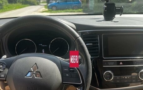 Mitsubishi Outlander III рестайлинг 3, 2020 год, 3 100 000 рублей, 7 фотография